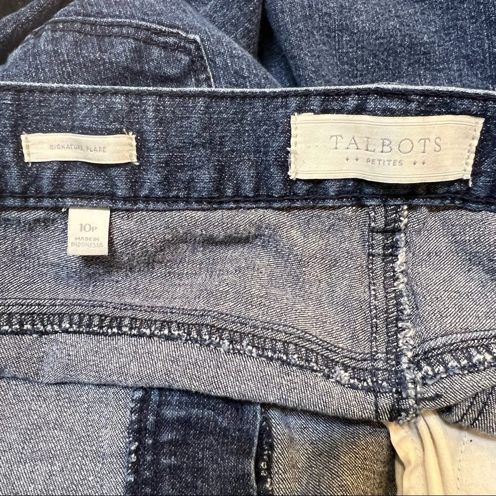 Talbots 10P Petite Signature Flare Mid Rise Dark Wash. - Picture 4 of 9